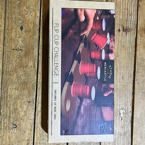 Portable Mini Flip Cup Challenge with Built-in Launchers Set, 21 Pieces - Picture 1 of 2